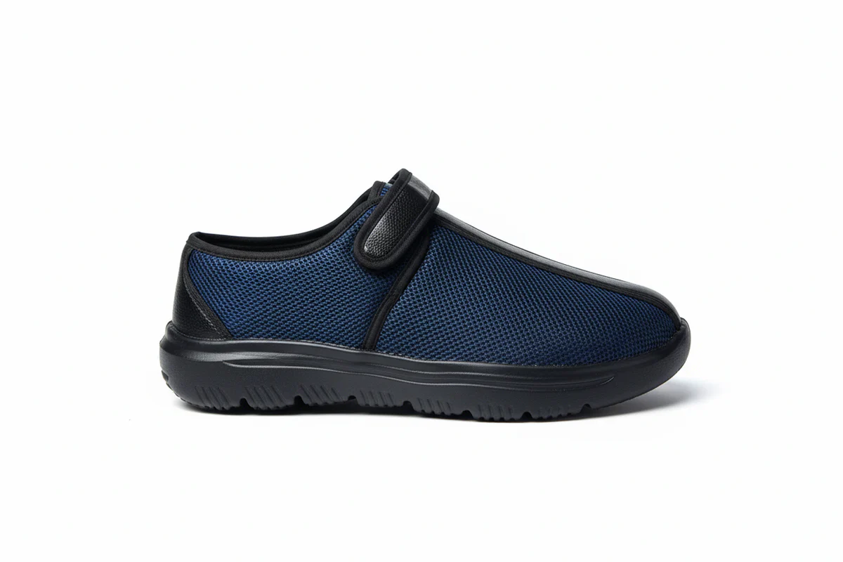 106 Comfortable navy canvas shoes for diabetic feet | K&H Medical,106 حذاء قماش كحلي مريح للقدم السكري | K&H Medical